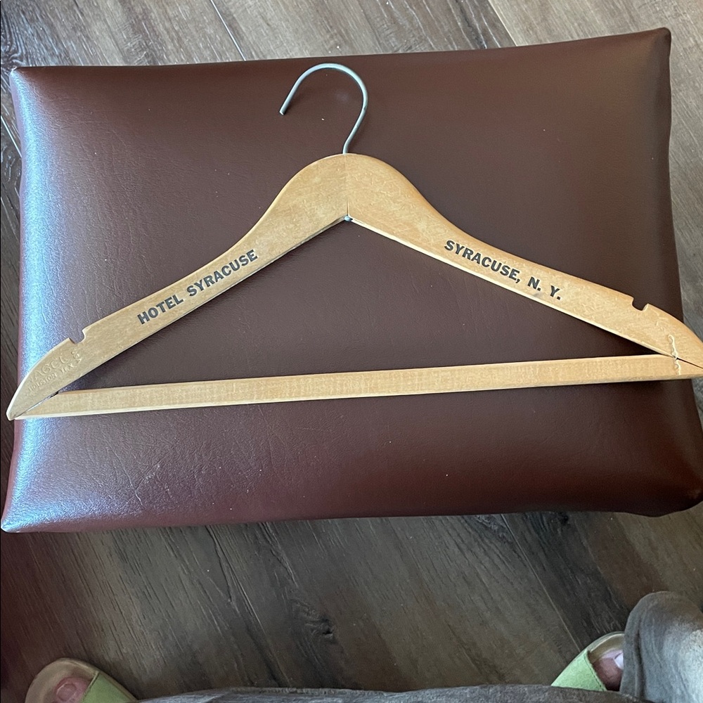 VTG Wooden Hanger with Hotel Syracuse, NY